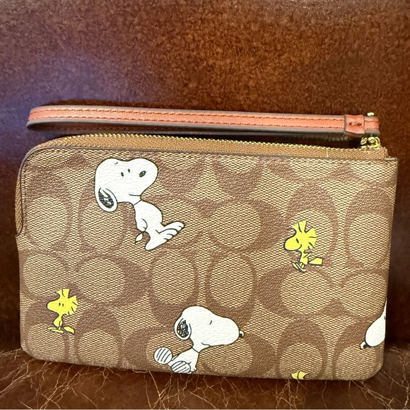 Coach x Peanuts Snoopy and Woodstock Brown Wristlet - Picture 2 of 9